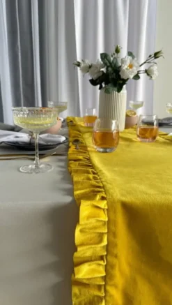 Bieżnik 40 x 180 Dekoracyjny z Falbankami Ligia 03
