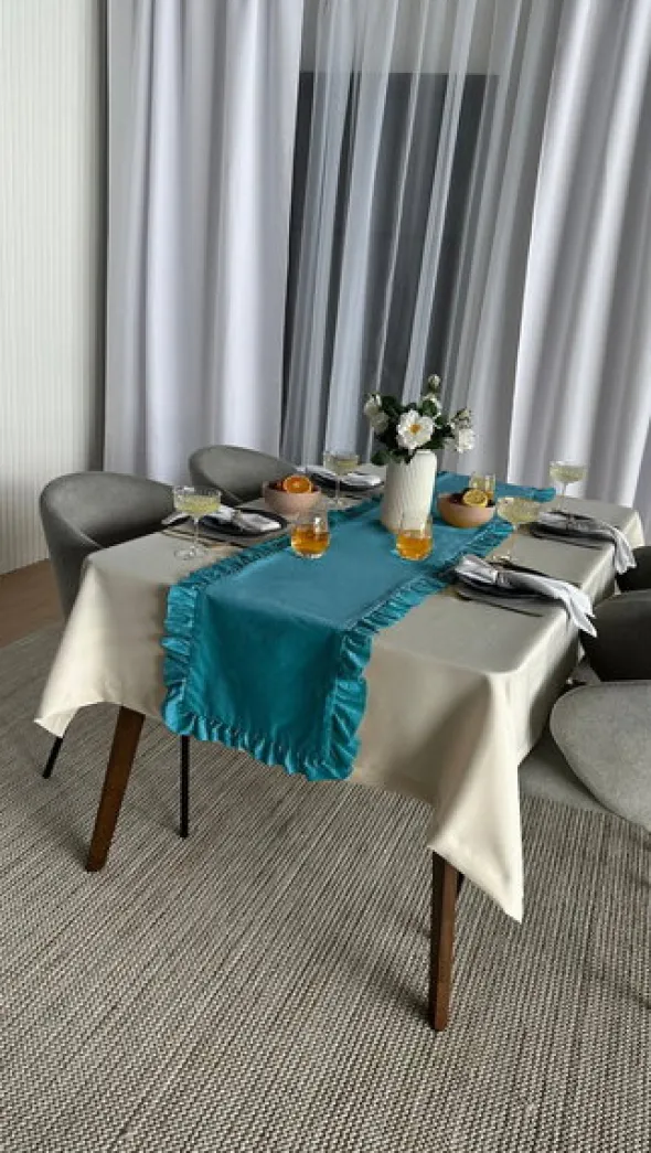 Bieżnik 40 x 180 Dekoracyjny z Falbankami Ligia 08