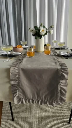 Bieżnik 40 x 180 Dekoracyjny z Falbankami Ligia 07