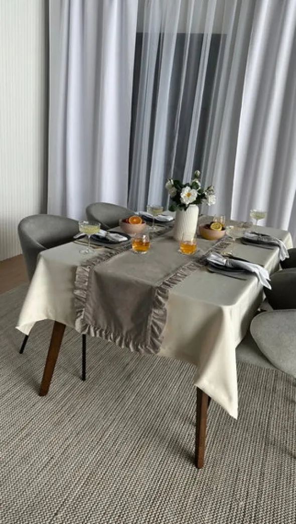 Bieżnik 40 x 180 Dekoracyjny z Falbankami Ligia 07