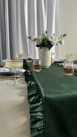 Bieżnik 40 x 160 Dekoracyjny z Falbankami Ligia 04