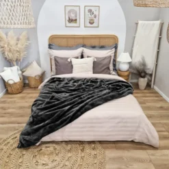 Koc 200 x 220 Akrylowy Jednolity Ciepły Yasemin 05