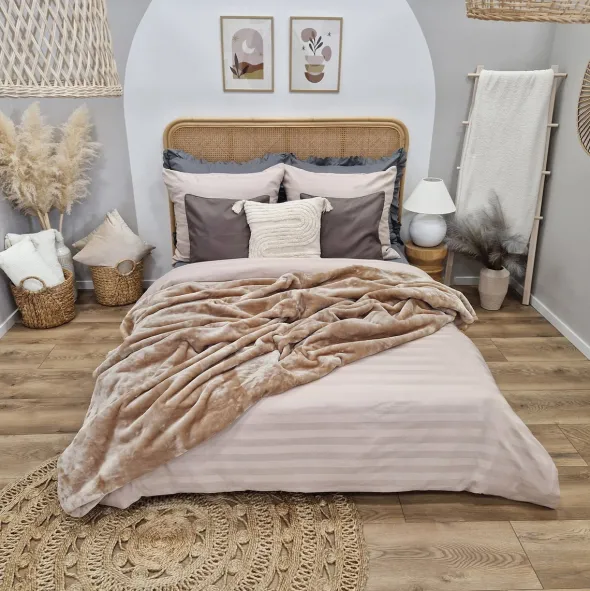 Koc 130 x 170 Akrylowy Jednolity Ciepły Yasemin 01