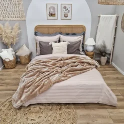 Koc 200 x 220 Akrylowy Jednolity Ciepły Yasemin 01