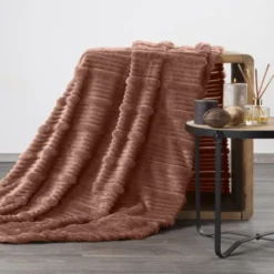 Koc 150 x 200 Flanelowy Tłoczony Nina Mocha