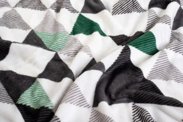Koc 200 x 220 Mikrofibra Pietro Trójkąty 03