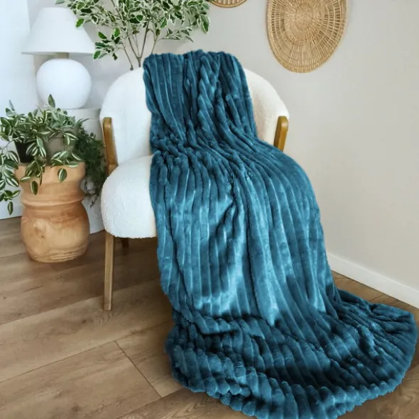 Koc 160 x 200Mikrofibra Tłoczona Pasy Nuvio 11