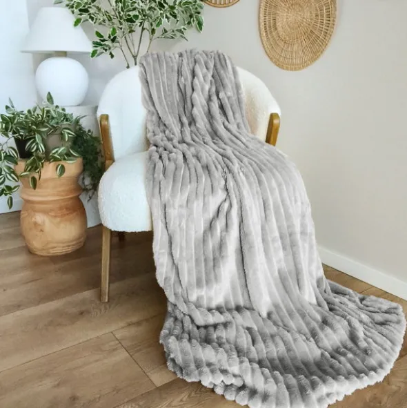 Koc 200 x 220Mikrofibra Tłoczona Pasy Nuvio 02