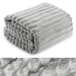 Koc 200 x 220Mikrofibra Tłoczona Pasy Nuvio 02