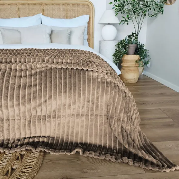 Koc 160 x 200Mikrofibra Tłoczona Pasy Nuvio 06