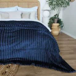 Koc 200 x 220Mikrofibra Tłoczona Pasy Nuvio 09