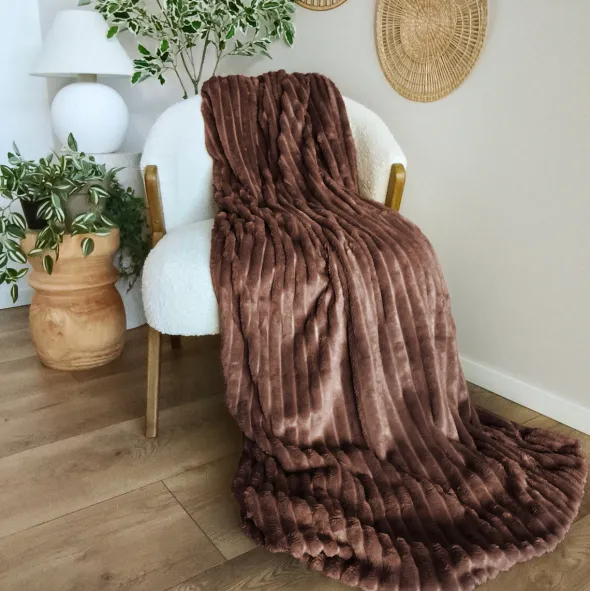 Koc 160 x 200Mikrofibra Tłoczona Pasy Nuvio 16