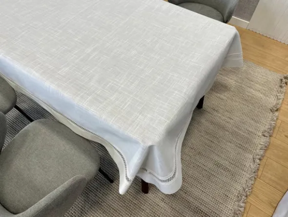 Obrus Plamoodporny 110 x 160 Z Koronką Nela 549