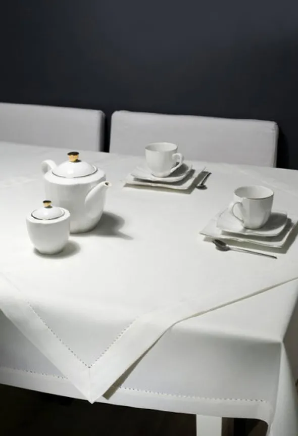 Obrus Plamoodporny z Mereżką 240_Biały 90x160