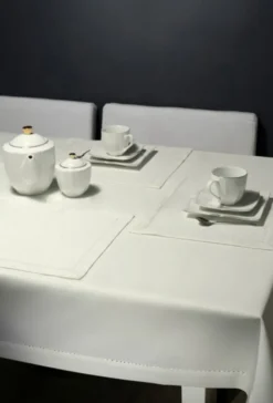 Obrus Plamoodporny z Mereżką 240_Kremowy 140x260