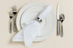 Obrus 140x180 Plamoodporny Klasyczny Elegant Krem