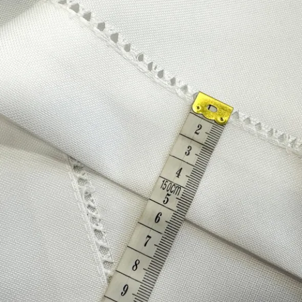 Obrus 120 x 120 Plamoodporny z Mereżką Hanah 001